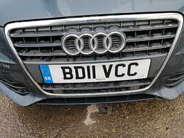 Grila Centrala cu Sigla Emblema si Locas Senzori Parcare Audi A4 B8 2008 - 2012