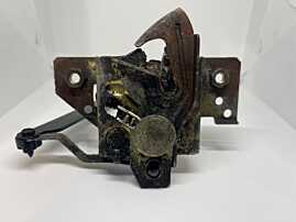 Incuietoare Broasca Capota Motor Ford Fiesta 5 2002 - 2008 Cod VP2S6H-16B632-AE [B3706] ( locatie Hala Beton)