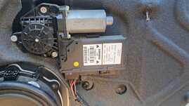 Motoras Geam Macara Electrica Usa Portiera Dreapta Spate Audi A4 B6 2001 - 2005 Cod 8E0959802A 5WK47011ABF [C1723]